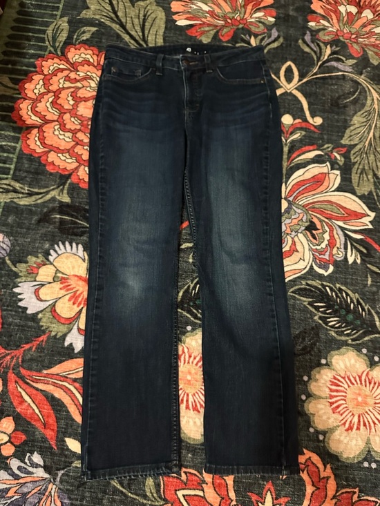 Lee Denim - 4/$20 💫
Lee Size 10M Classic Straight Leg Jeans